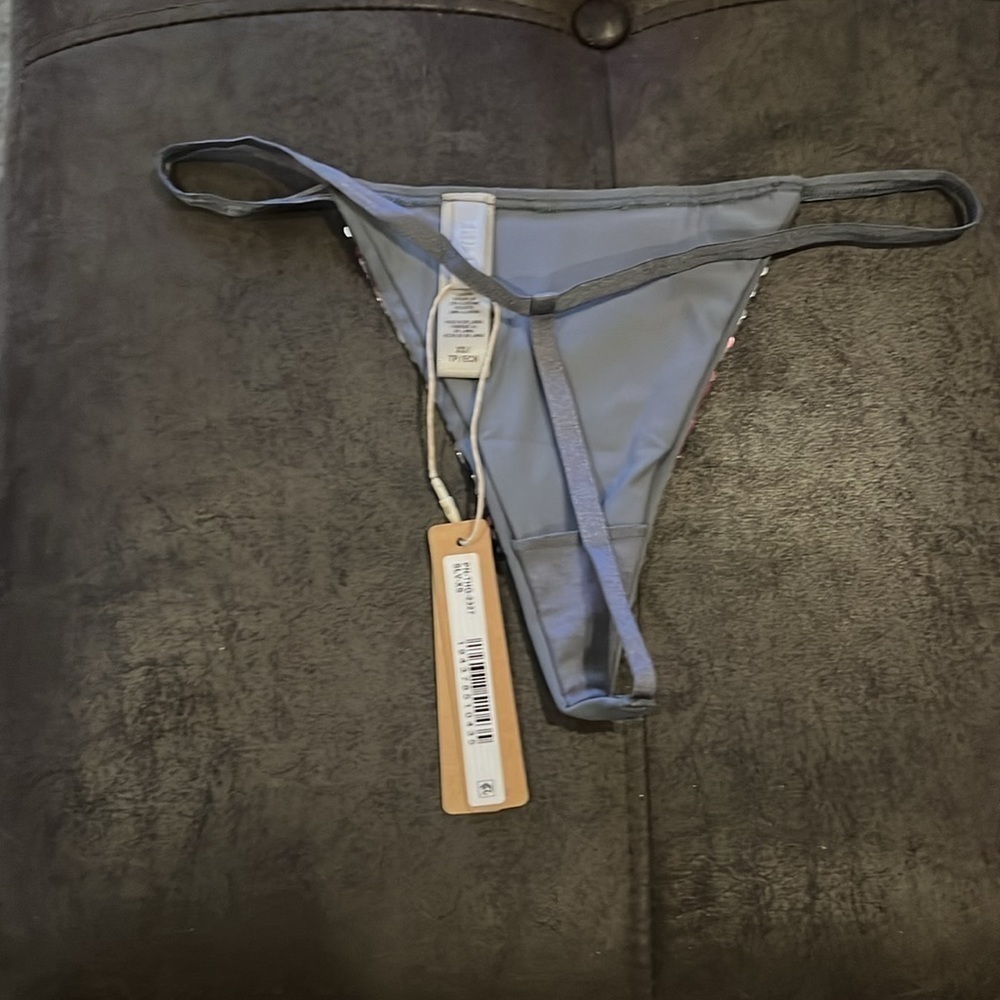 SKIMS • SEQUIN STRING THONG - Picture 3 of 3